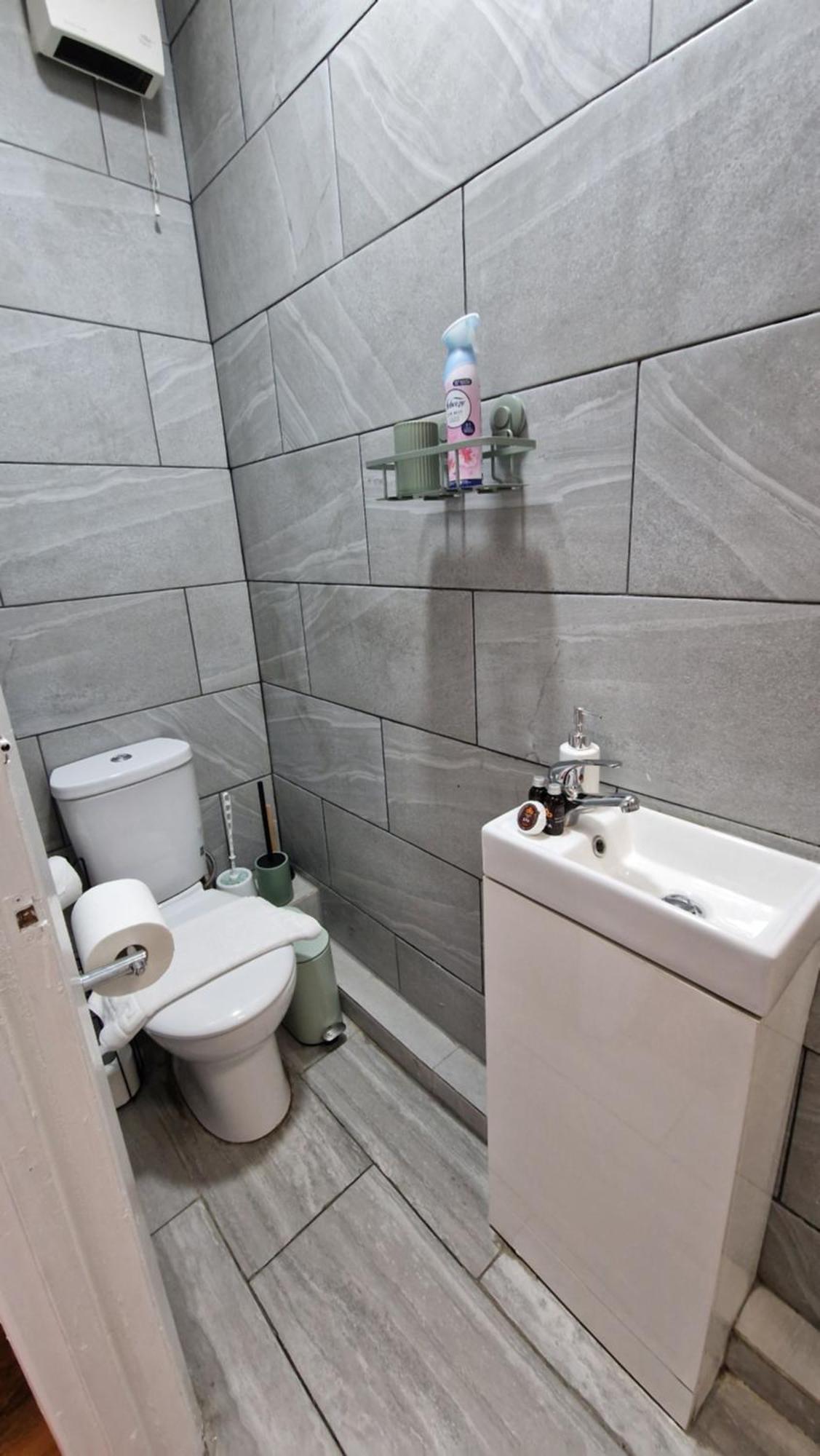 2 Bedroom Apartment Near Station Londra Exterior foto